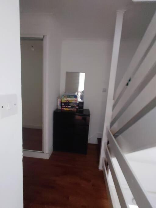 Edwardian 4 Bedrooms With 4 Bathrooms Townhouse, Next To Underground, Accommodates 10 People Londres Extérieur photo