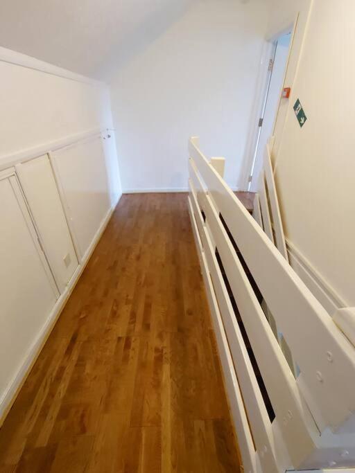 Edwardian 4 Bedrooms With 4 Bathrooms Townhouse, Next To Underground, Accommodates 10 People Londres Extérieur photo